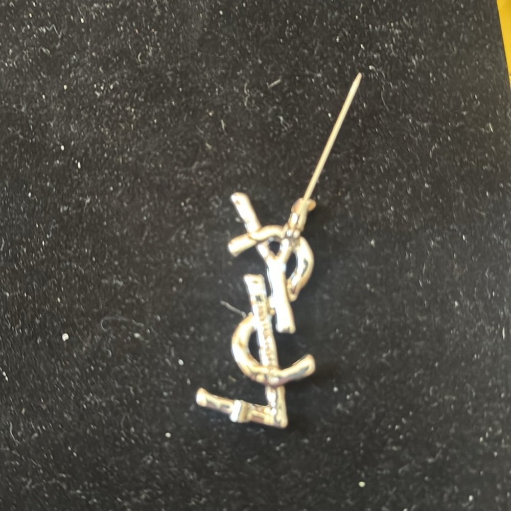 Brooch silver-tone YSL logo pin signed in back - Picture 4 of 4